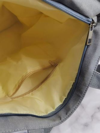 sac à bandoulière; blanc avex symboles médicaux