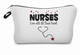 Toilettasje "Nurses lopve with all their heart" WIT
